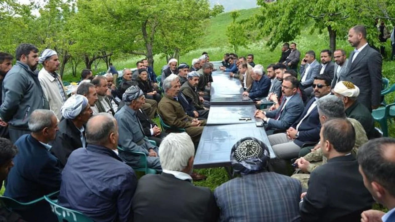 Şemdinli Kaymakamı Ateş'in köy ziyaretleri sürüyor
