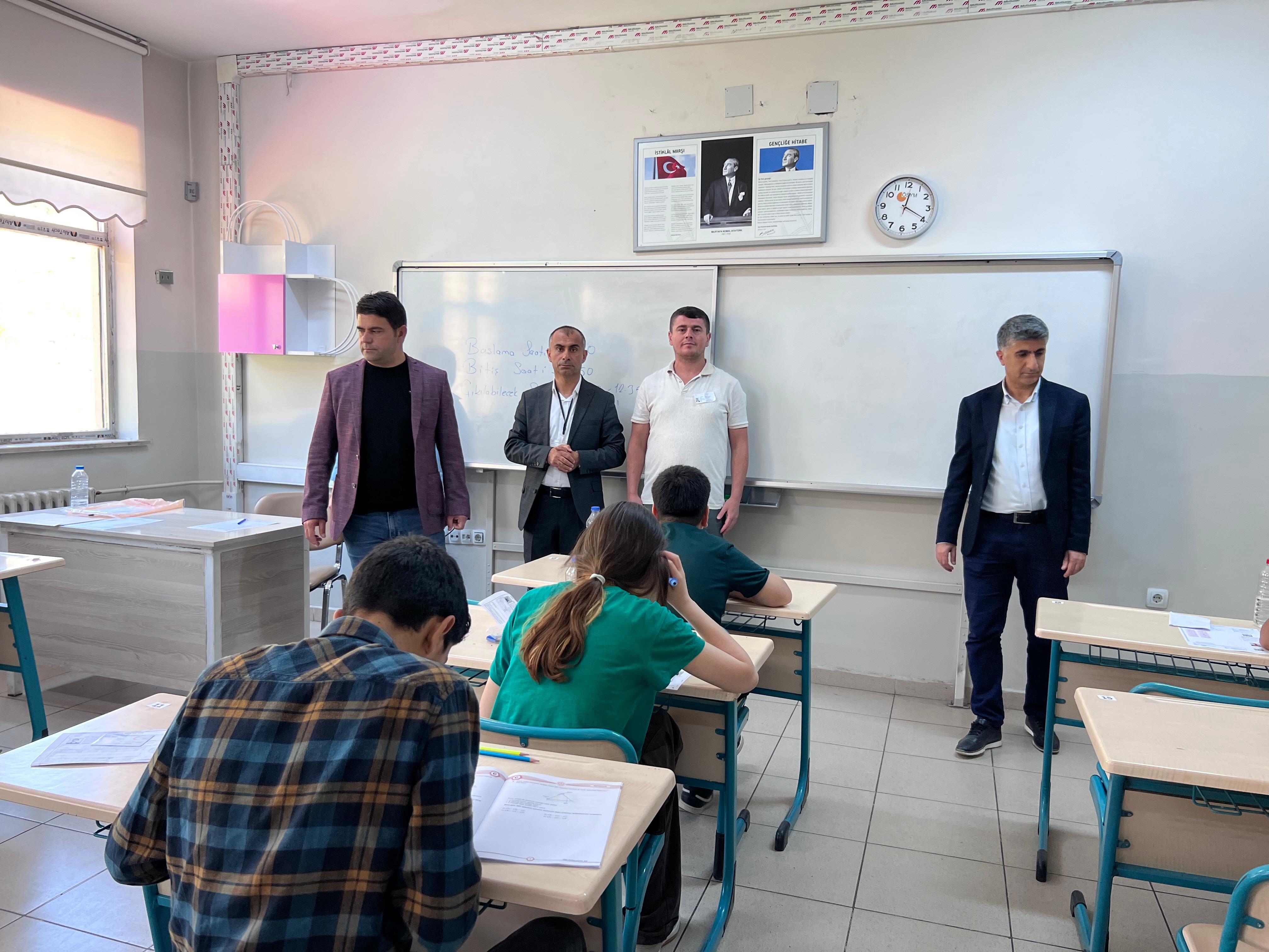 Hakkarili öğrenciler LGS'de ter döktü