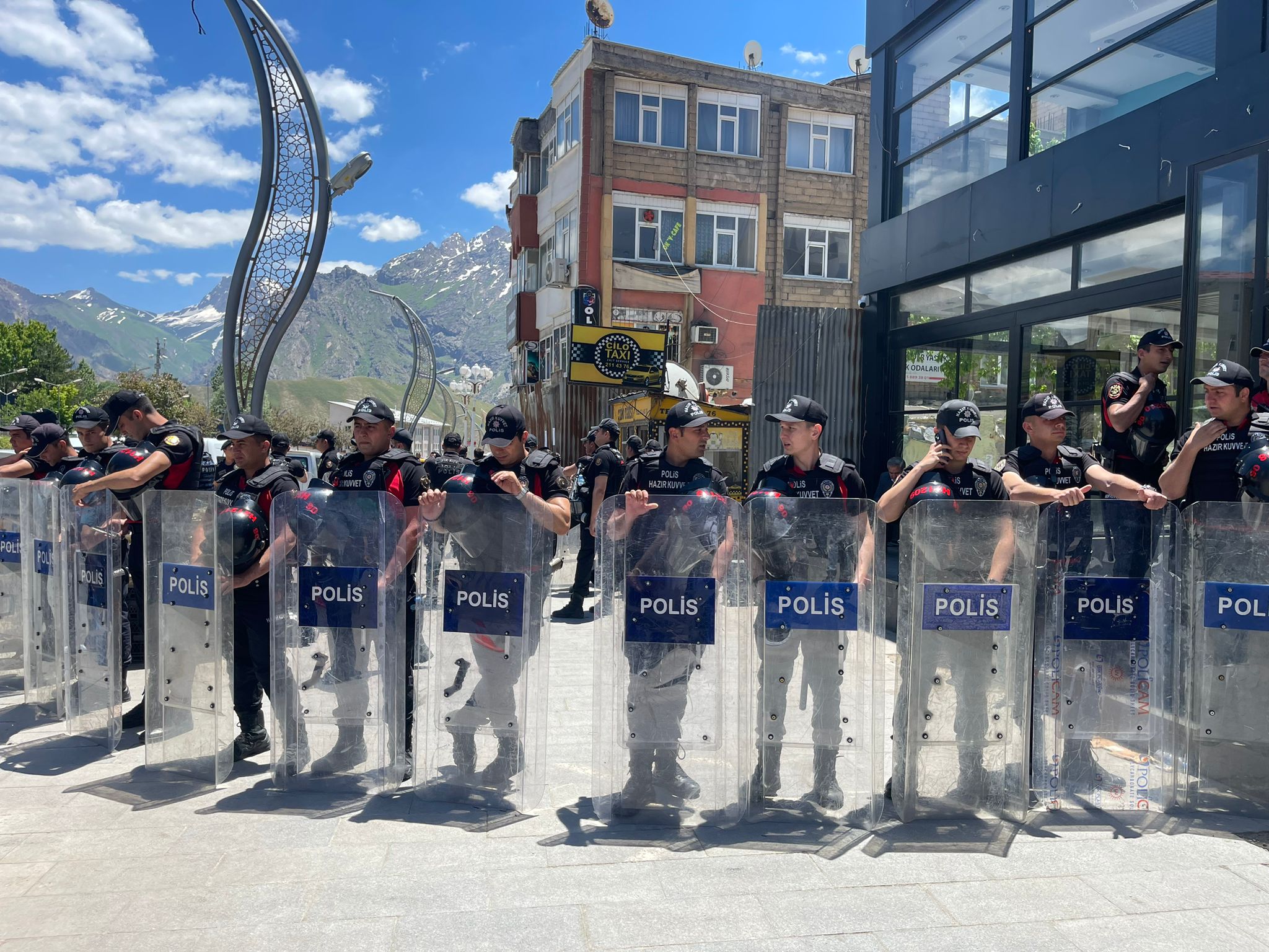 Hakkari’de protestolar 2’nci gününde