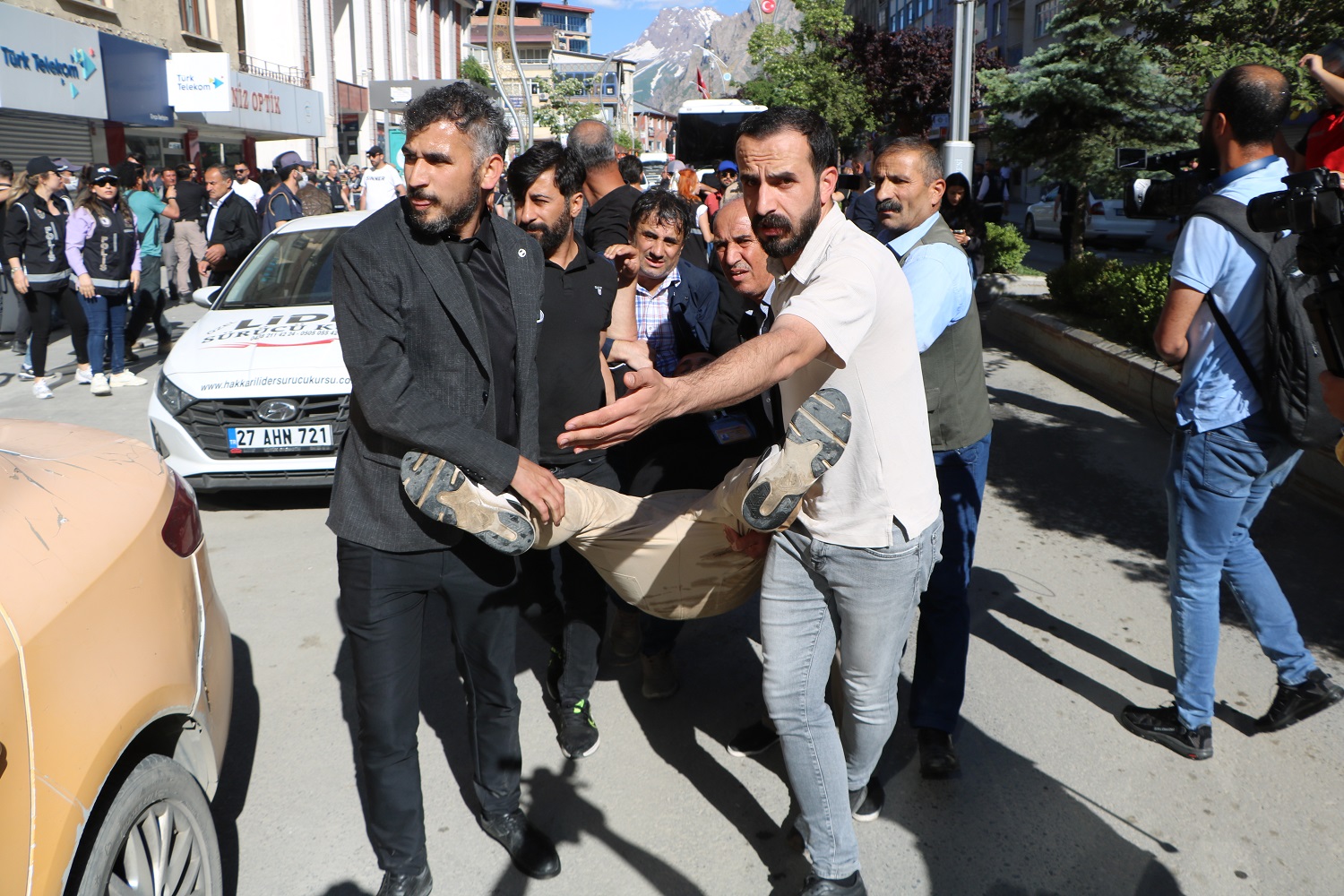 Hakkari yürüyüşünde olaylar çıktı