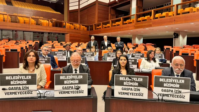 Vekillerin Meclis'teki 'kayyum' nöbeti devam ediyor