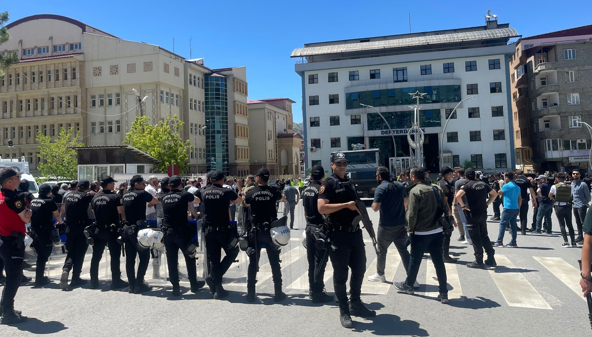 Belediye eş başkanı Akış'ın duruşması başladı