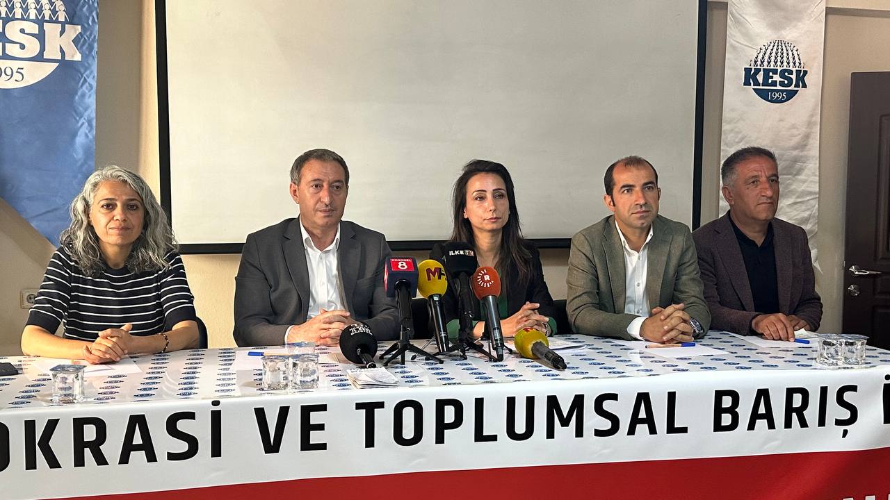 Hakkari'de Kayyum protestosu sürüyor “Türkiye erken seçime gitmelidir"