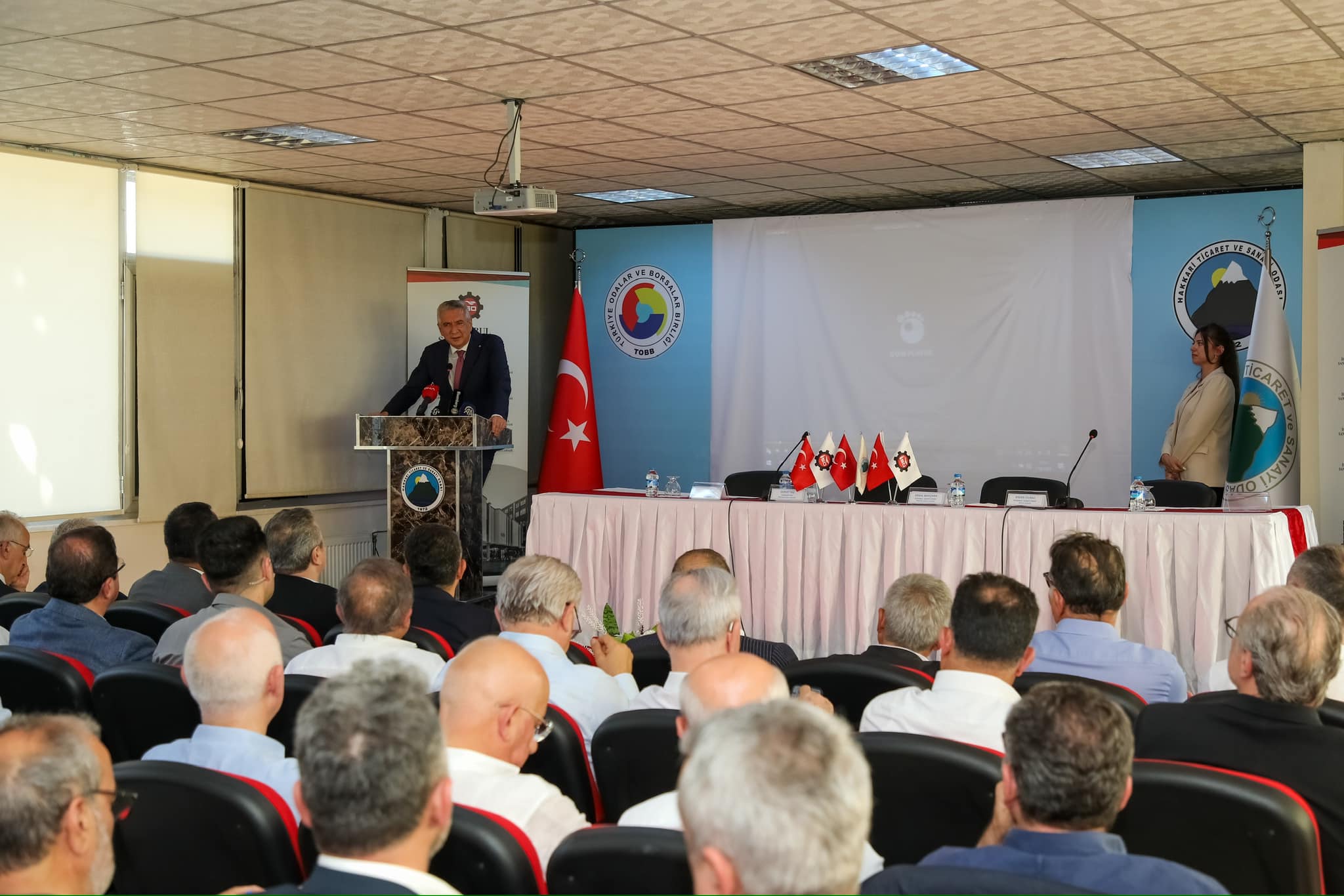 İstanbul Sanayi Odası heyeti Hakkari'de