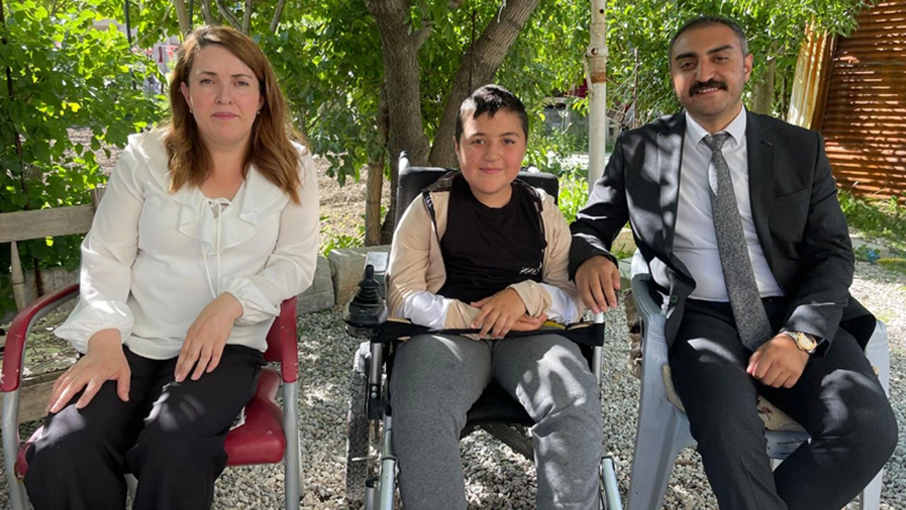 Belediye eş başkanları Burak’ı ziyaret edip asfalt sözü verdi