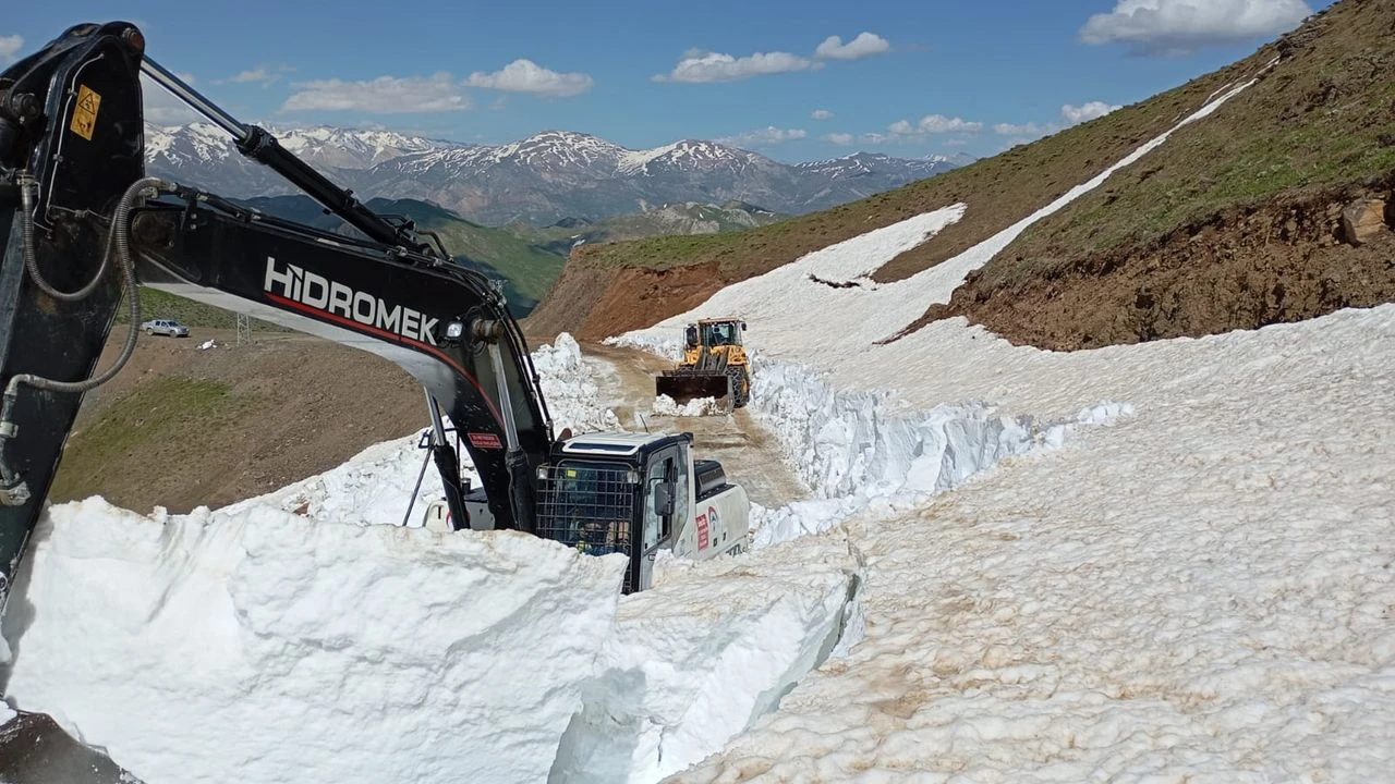 Hakkari'de Haziran Ayında Karla Mücadele Çalışması