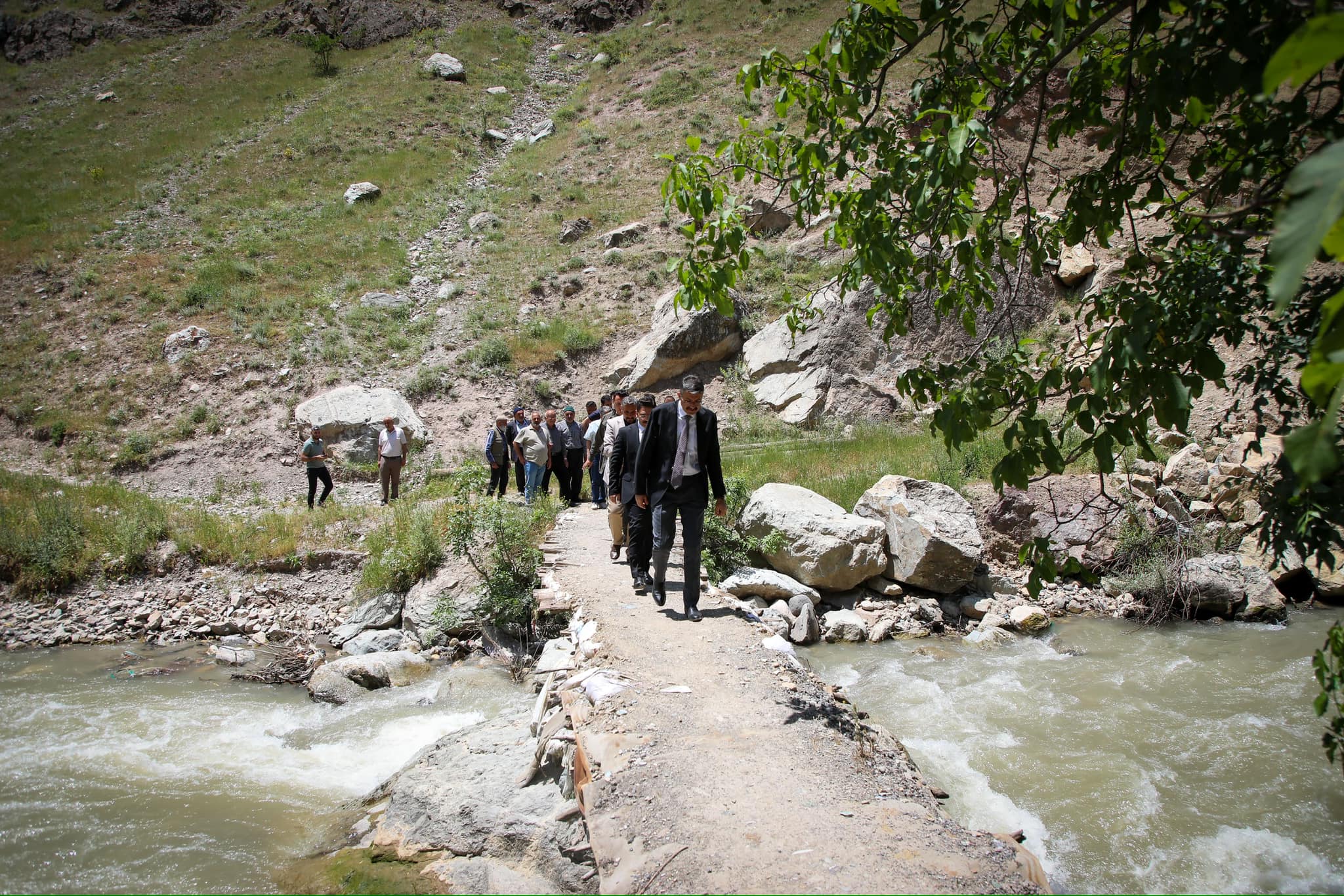 Haberimizden sonra Vali Çelikten Mahalleliye köprü sözü!