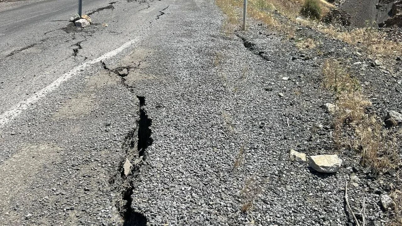 Başkan Tekin: Şemdinli-Derecik yolunun patikadan farkı yok