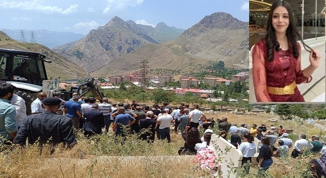Hakkari'de İntihar eden genç kız toprağa verildi