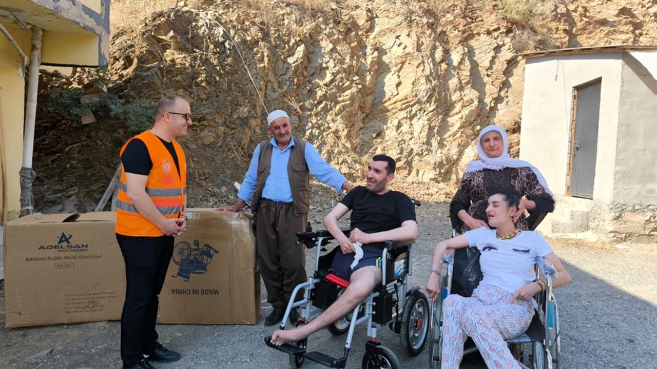 Başkan Aydoğdu Uludere'de yaşayan 2 engelli kardeşe destek