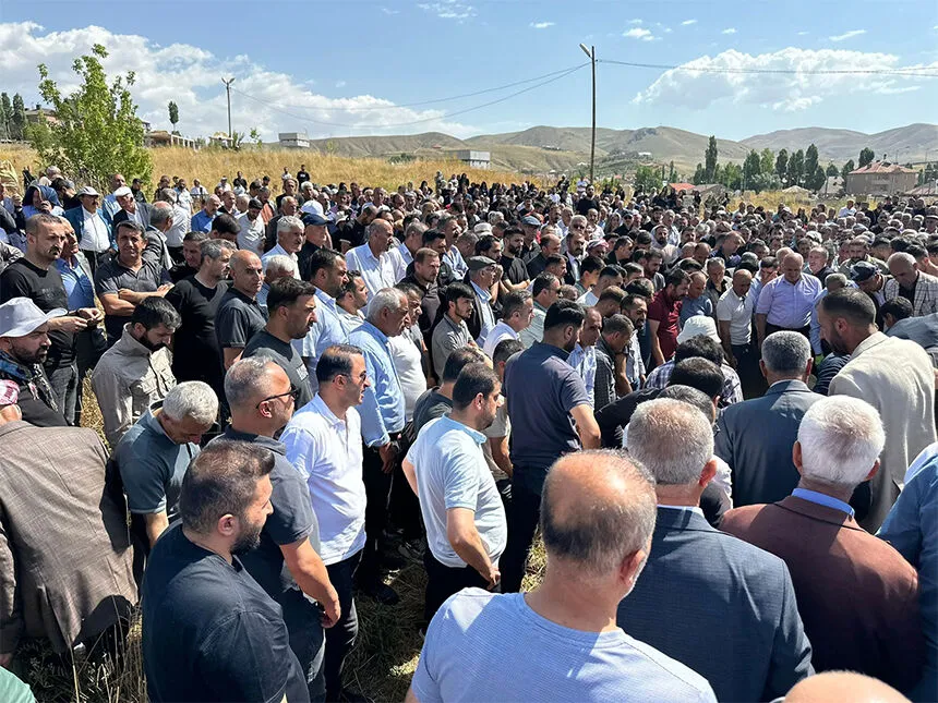 Yüksekova'da silahlı saldırıda öldürülen Sevi toprağa verildi