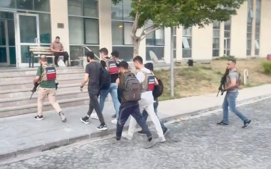 Hakkari'de 3 göçmen ve 1 organizatör yakalandı