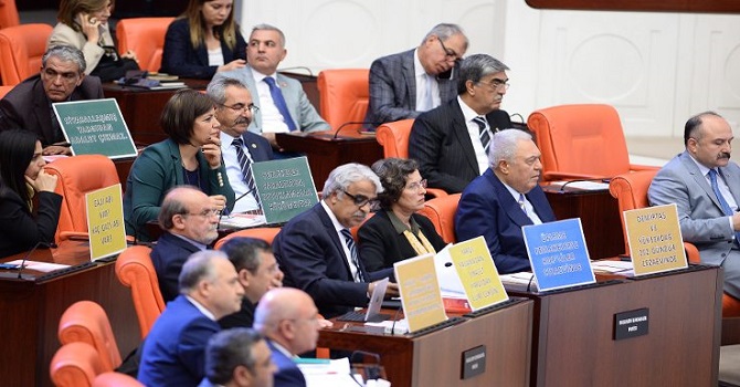 HDP'den Meclis'te protesto