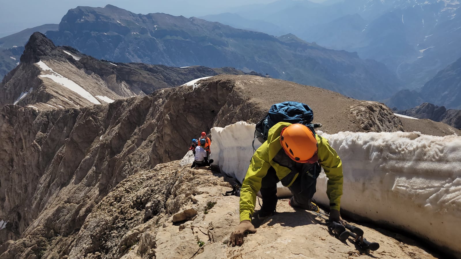 25 dağcı, Türkiye’nin en yüksek ikinci zirvesine tırmandı