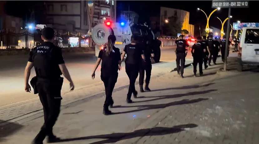 Yüksekova'da 15 Temmuz yürüyüşü yapan kitleye saldırı