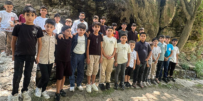 Derecik'te Kuran Kursu öğrencilerinin Türbe ziyareti