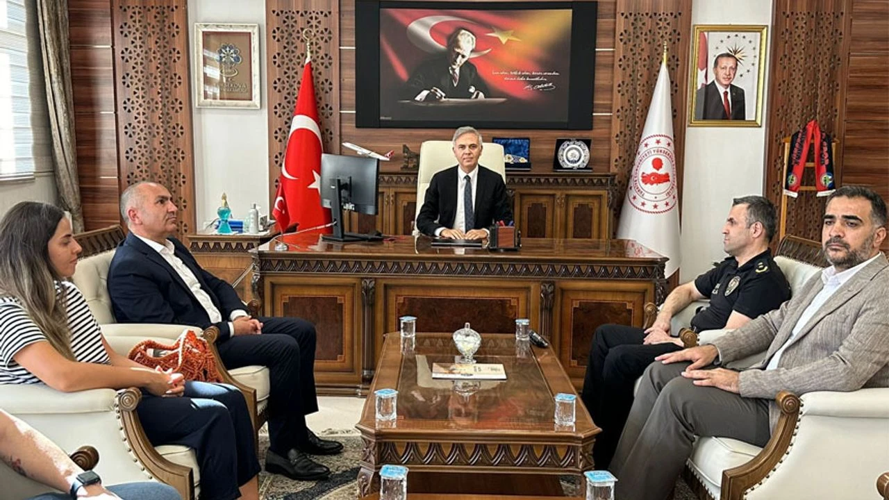 Yüksekova Kaymakamı Mustafa Akın görevine başladı