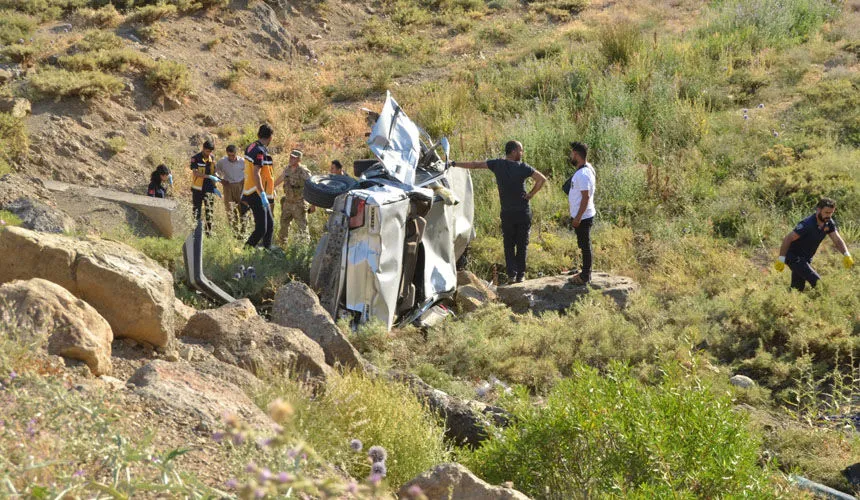Hakkari'de Trafik kazası :1 ölü  3 yaralı