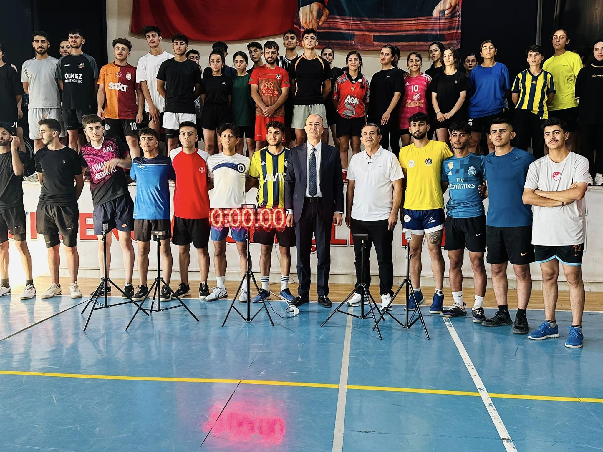 Büyüksu'dan üniversite hayali kuran gençlere destek