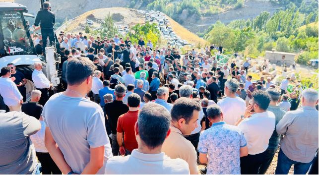 Hakkari'nin sevilen ismi Necdet Akdağ toprağa verildi