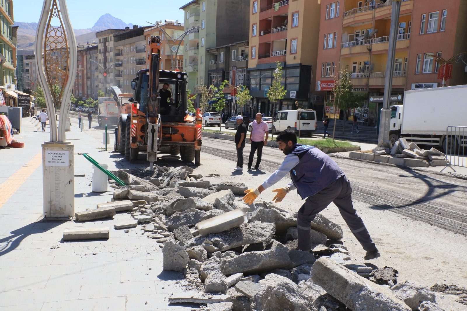 Hakkari'de Asfaltlama çalışmaları devam ediyor
