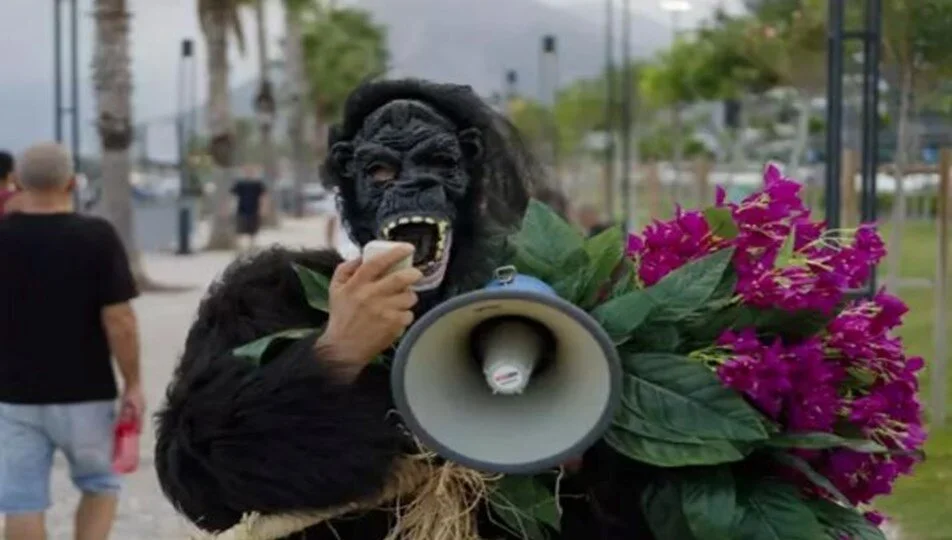 Hakkarili Aydın Aydın maymun çiçeği için goril oldu