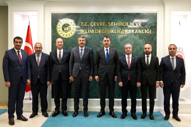 Hakkari heyetinden Bakan Kurum'a ziyaret