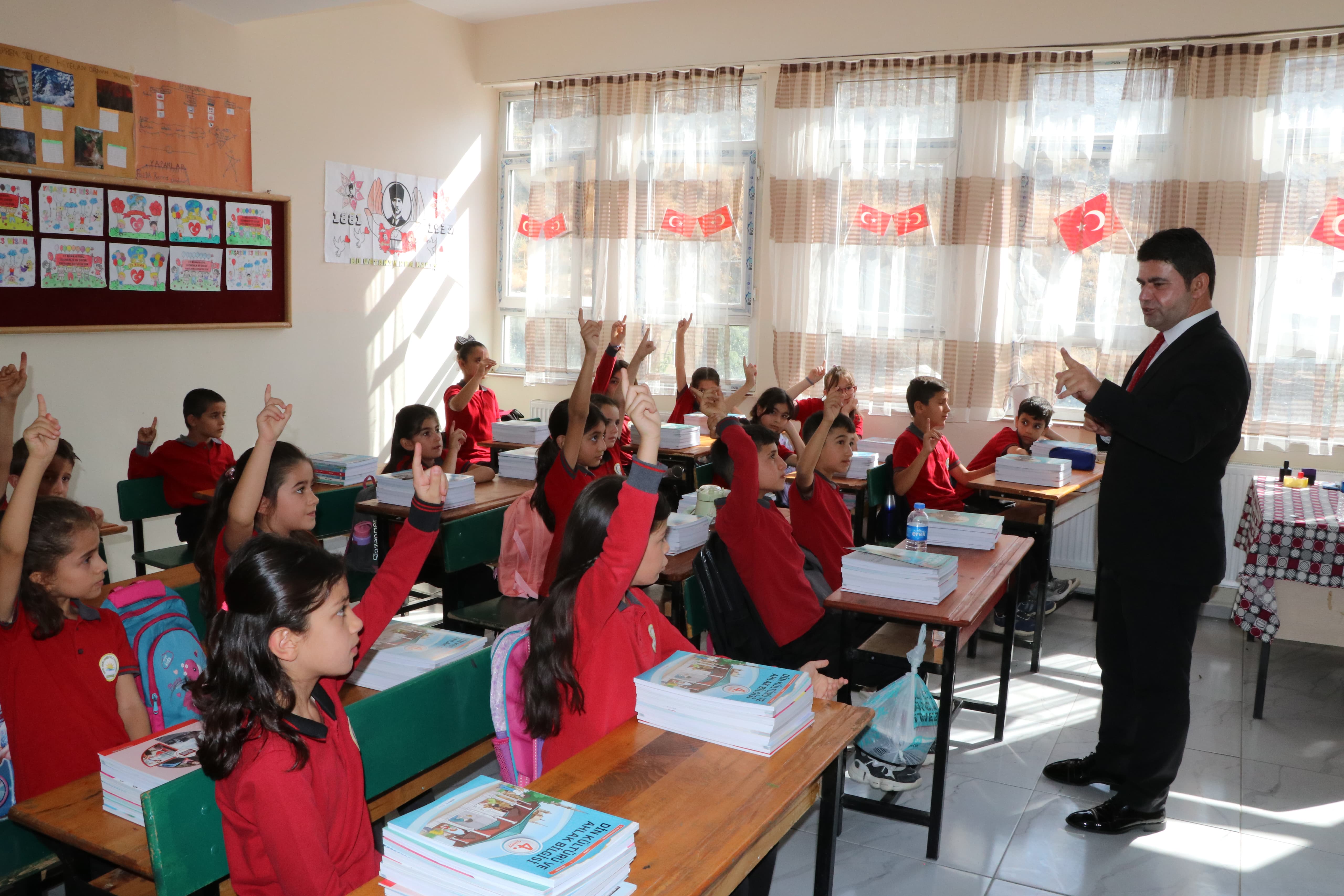 Hakkari'de 65 bin 827 Öğrenci Ders başı yaptı