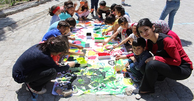 Hakkari'de 'Çocuk Şenliği' Düzenlendi