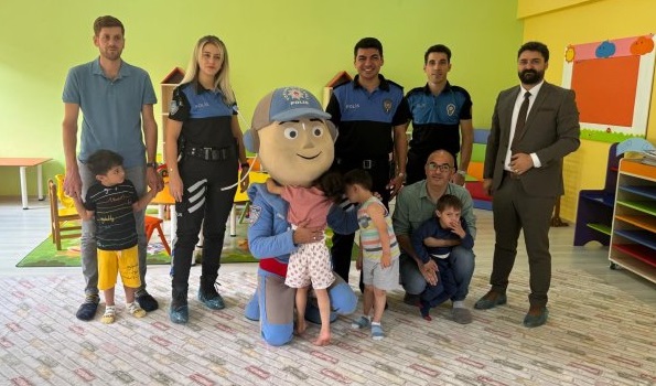 “Kanka Polis” Hakkari'de öğrencilerle buluştu