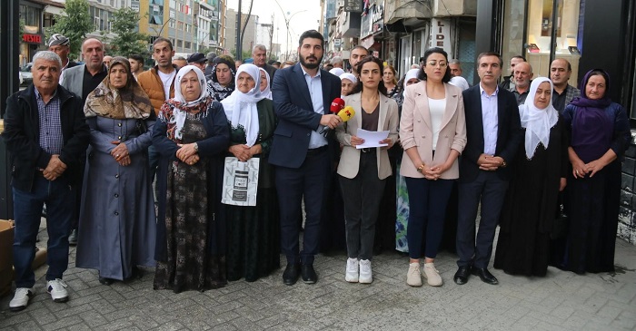 Hakkari Dem Parti Gazeteci Önver için basın açıklaması düzenledi