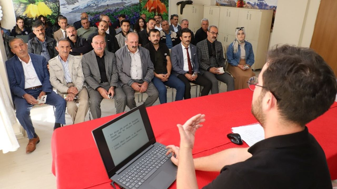 Hakkari Belediyesi personeline ruh sağlığı eğitimi