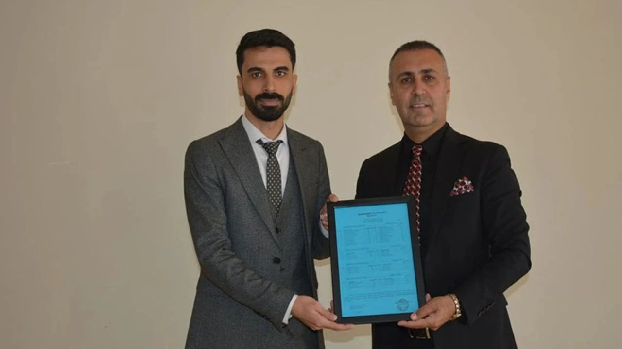 Baro Başkanı Canan mazbatasını aldı