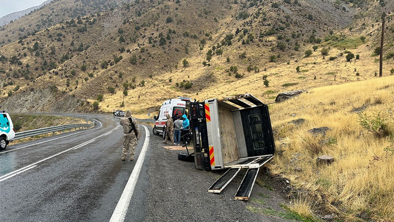 Hakkari'de kaza: 3 yaralı!