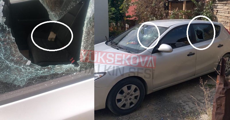 Hakkari'de Park halindeki araca taşlı saldırı!