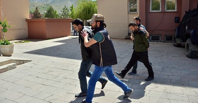 Hakkari'de Gözaltına alınan 8 kişiden 5'i tutuklandı