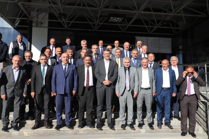 Vali Çelik, Muhtarla buluştu