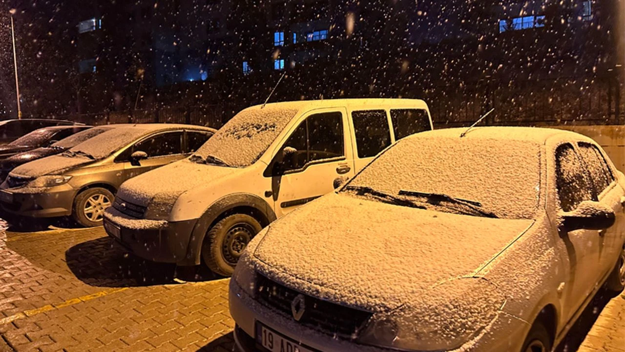 Yüksekova'da kar yağışı!