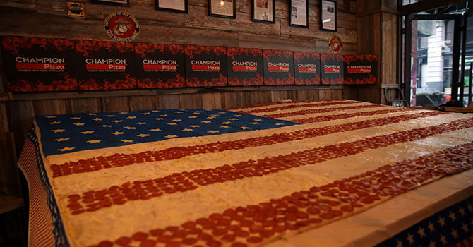 Kürt pizzacıdan ABD Anma Günü için pizza