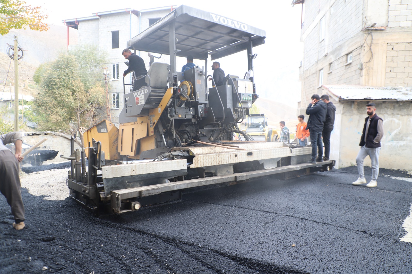Hakkari'de Asfalt çalışması devam ediyor