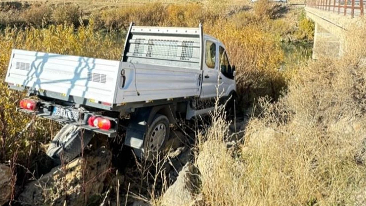 Hakkari-Yüksekova Karayolu'nda kaza: 2 yaralı