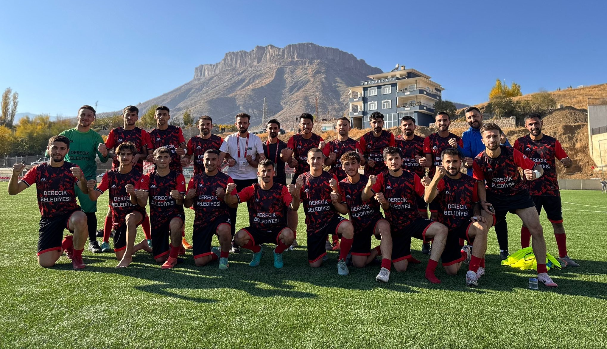 Derecik Belediye Spor tarihi ilk maçını kazandı
