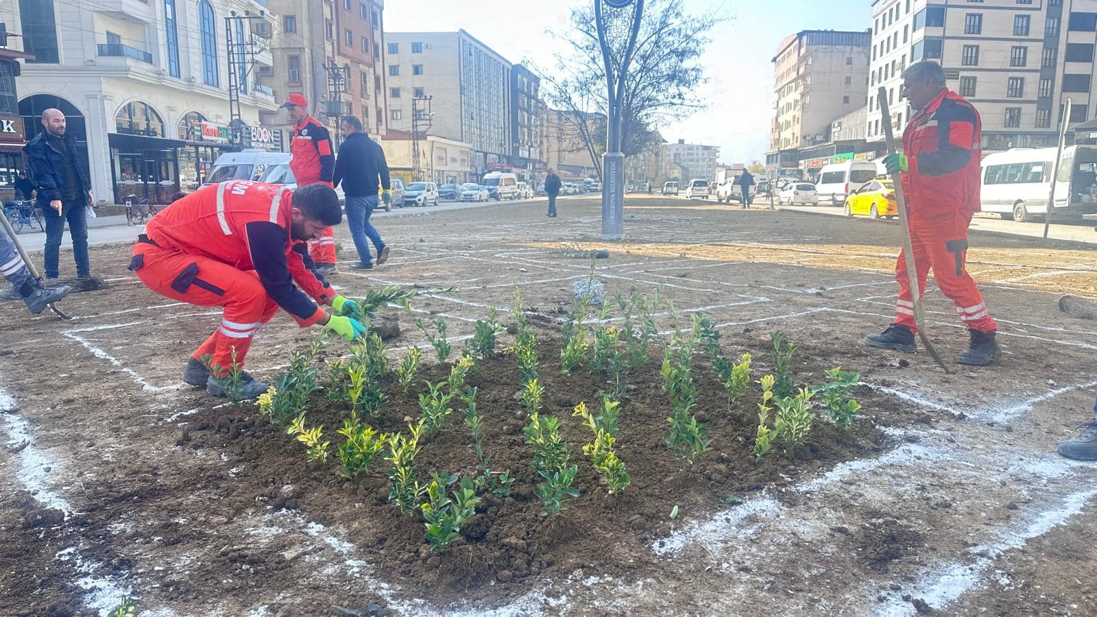 Yüksekova’da Orta Refüj Peyzaj Çalışmaları Devam Ediyor