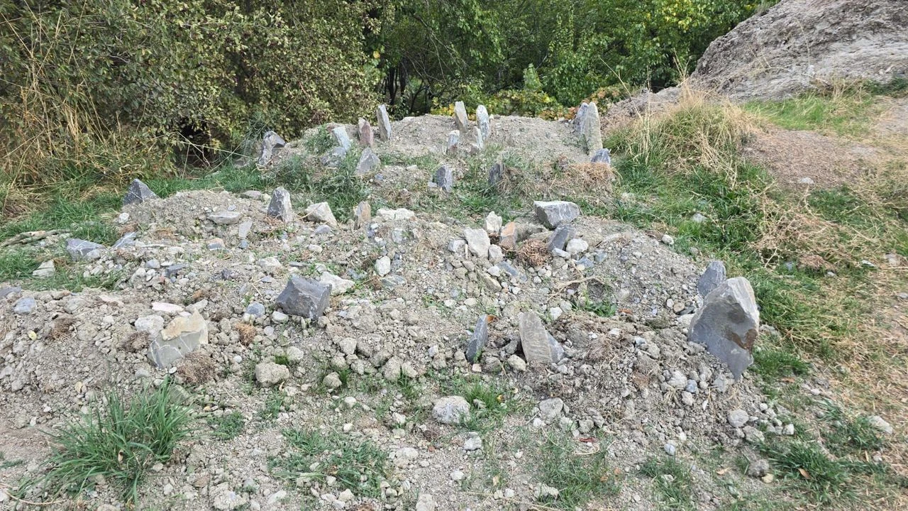 Hakkari'de izinsiz defnedilen mezarlara tepki