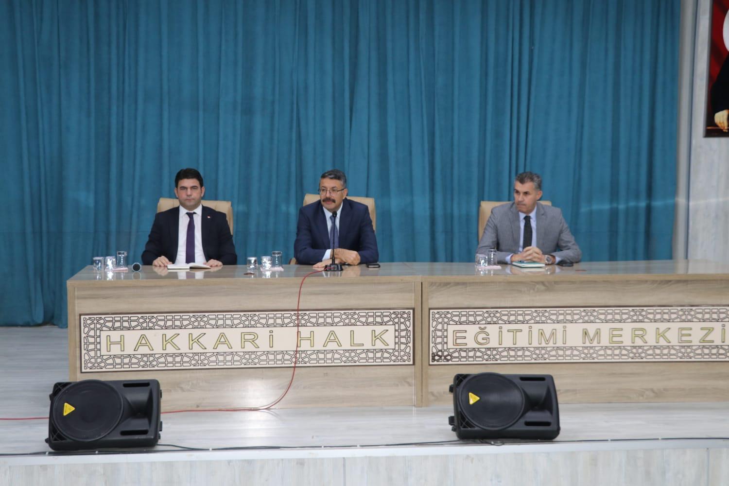 Hakkari valisi Ali Çelik, Beden Eğitim Öğretmenleri ile bir araya geldi