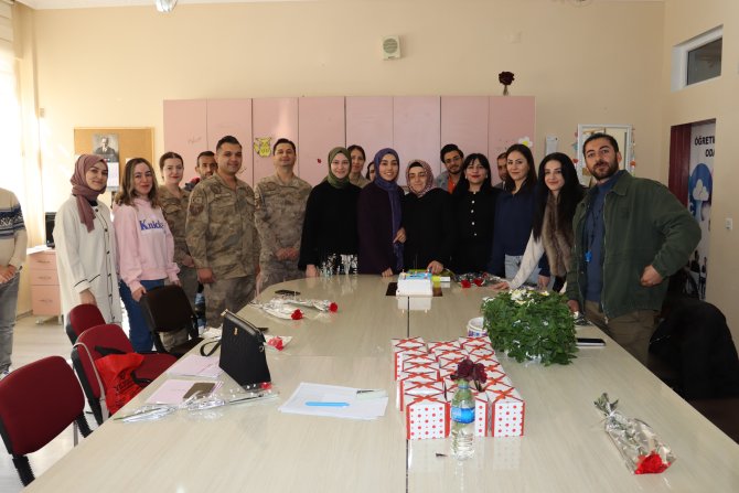 Hakkari'de jandarma öğretmenleri unutmadı