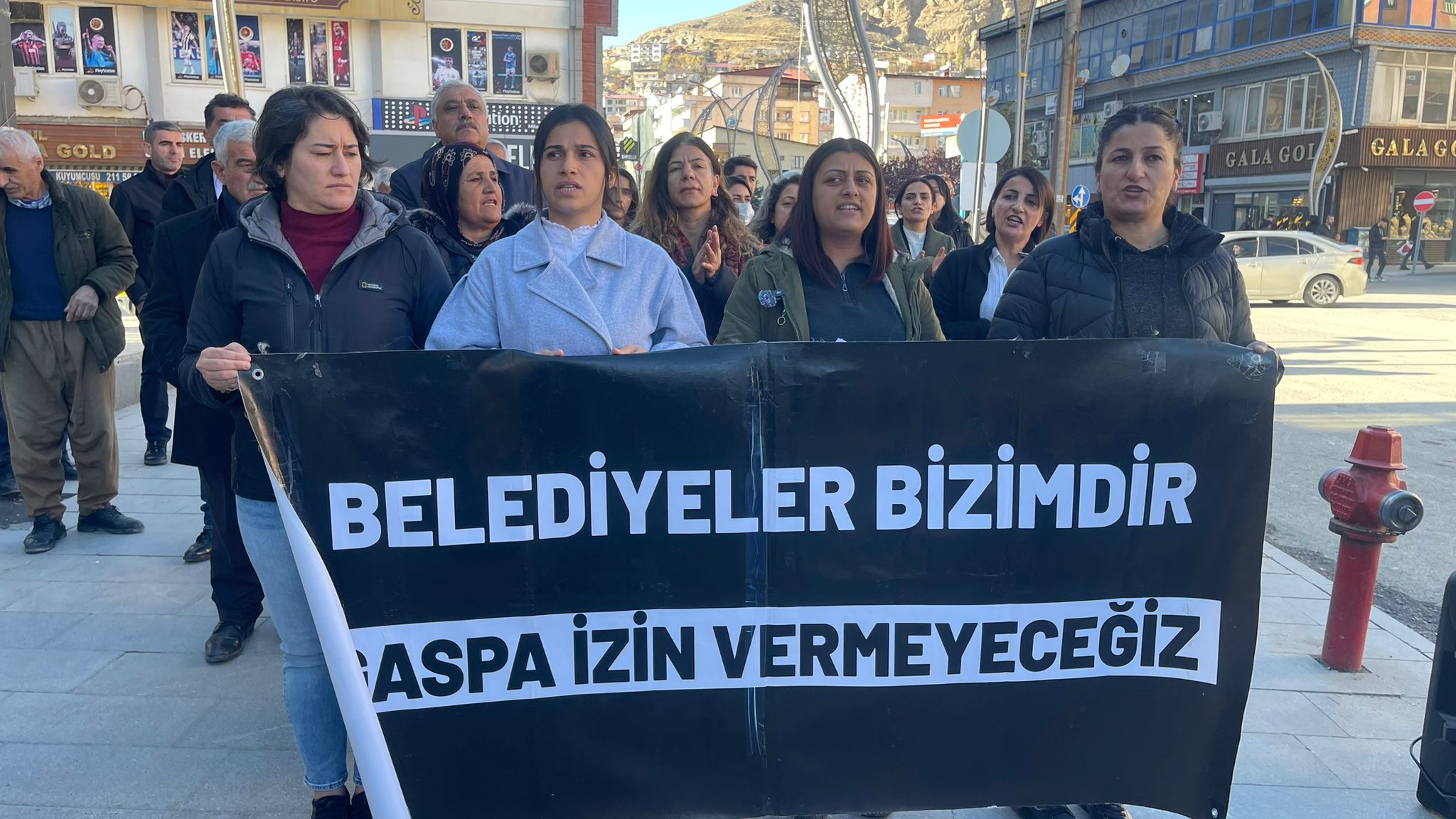 Hakkari DEM Parti’den kayyum açıklaması