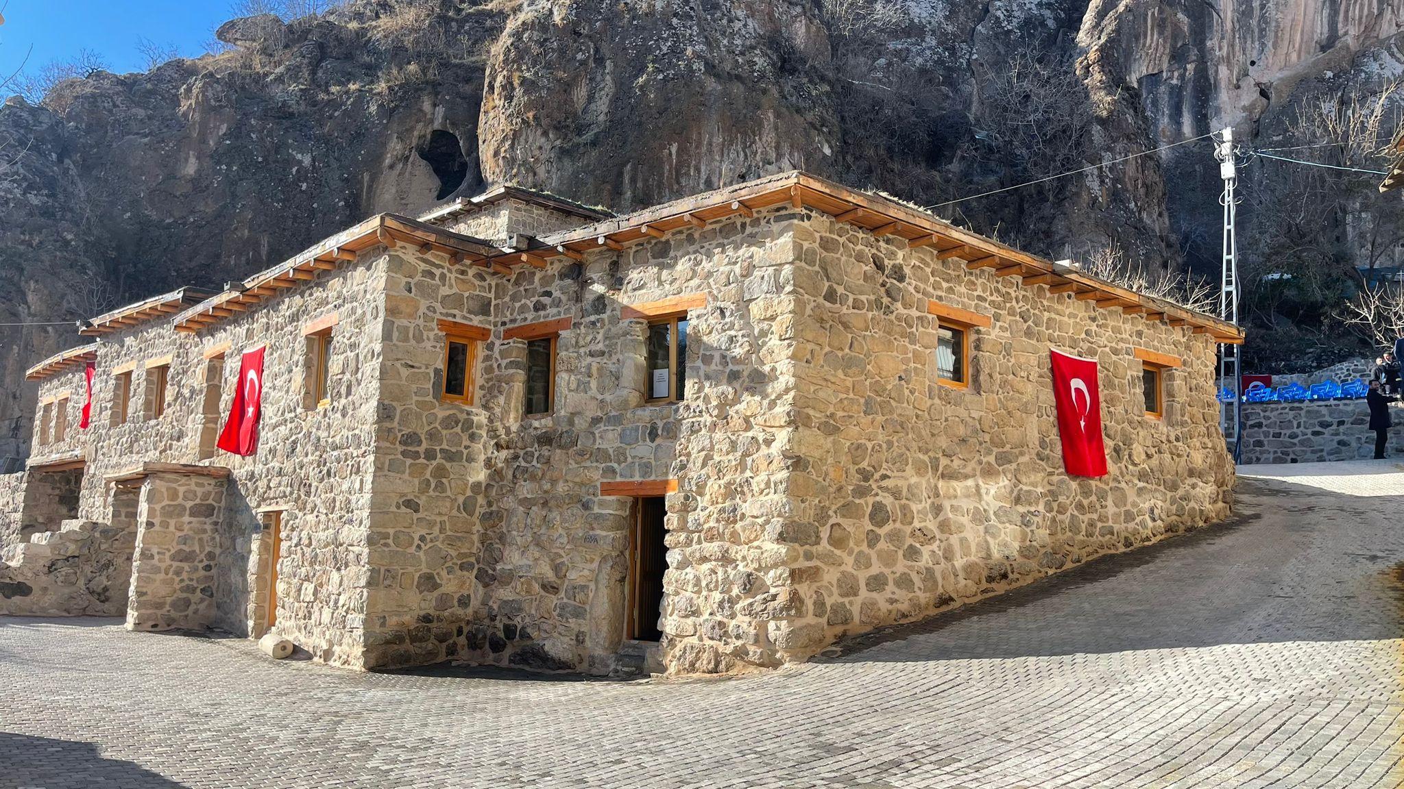 Çukurca'da 400 yıllık Kale evleri hizmete açıldı