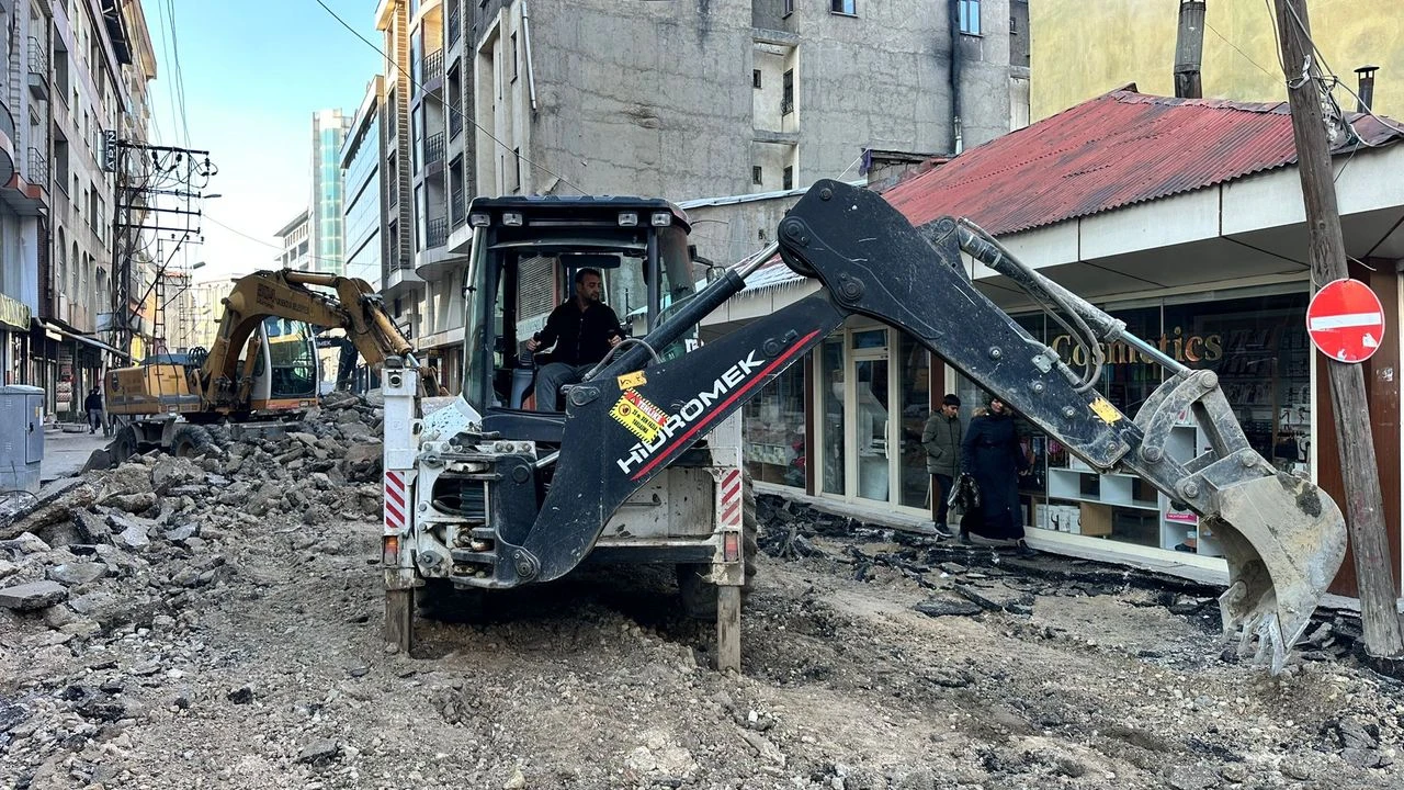 Yüksekova Belediyesi'nden asfaltlama çalışması