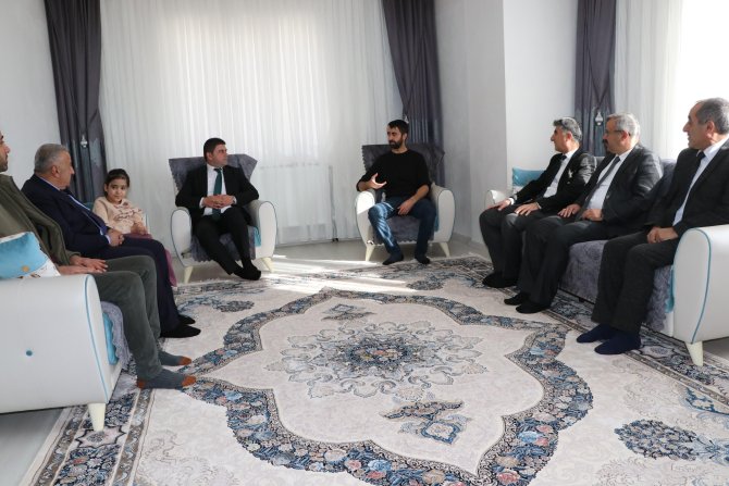 Müdür Yılmaz özel eğitim öğrencilerini unutmadı